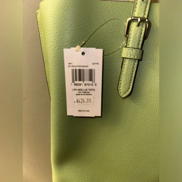Medium size Coach purse